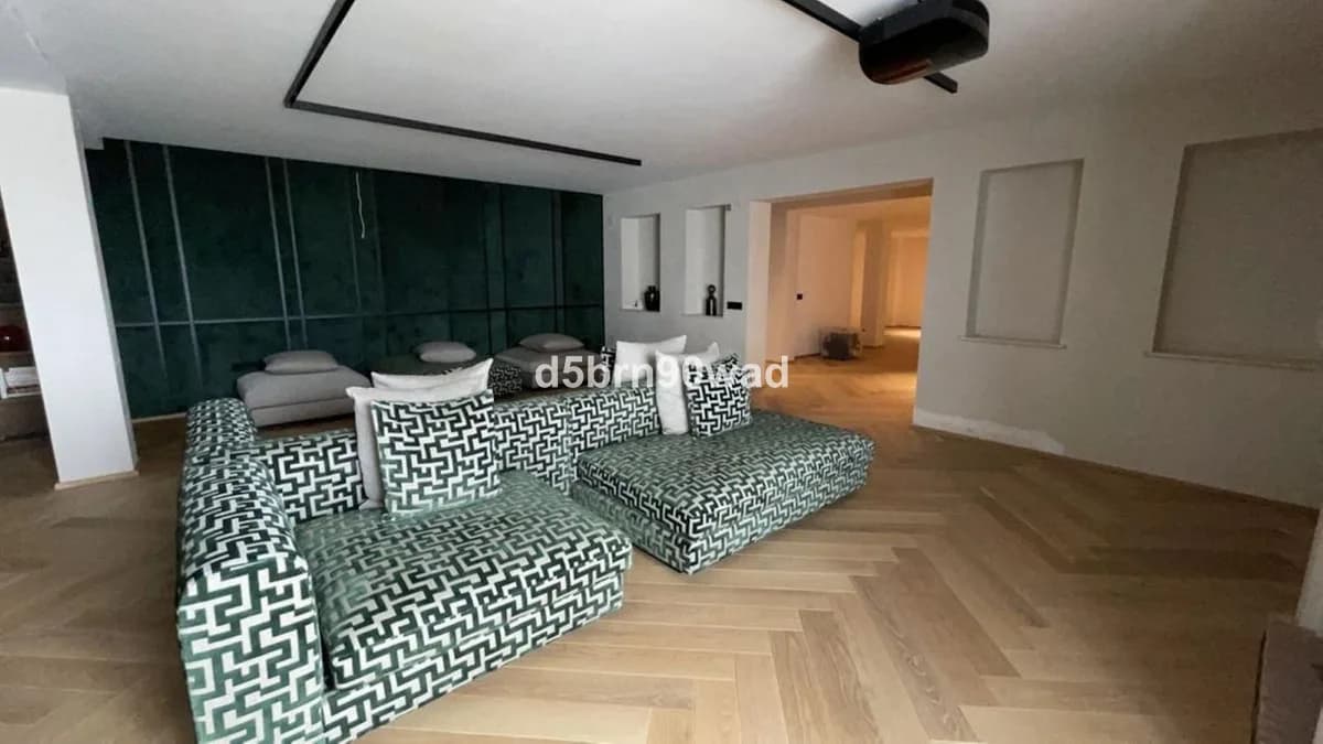 5 Bedroom Detached Villa for Sale in Benahavís, Málaga - Image 4