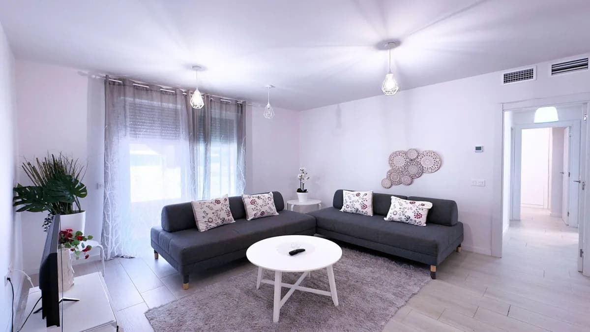 2 Bedroom Ground Floor Apartment for Sale in Marbella, Málaga
