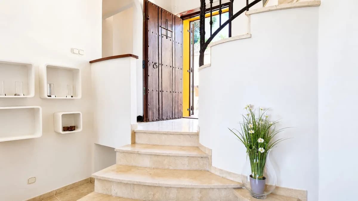 5 Bedroom Detached Villa for Sale in La Duquesa, Málaga - Image 6