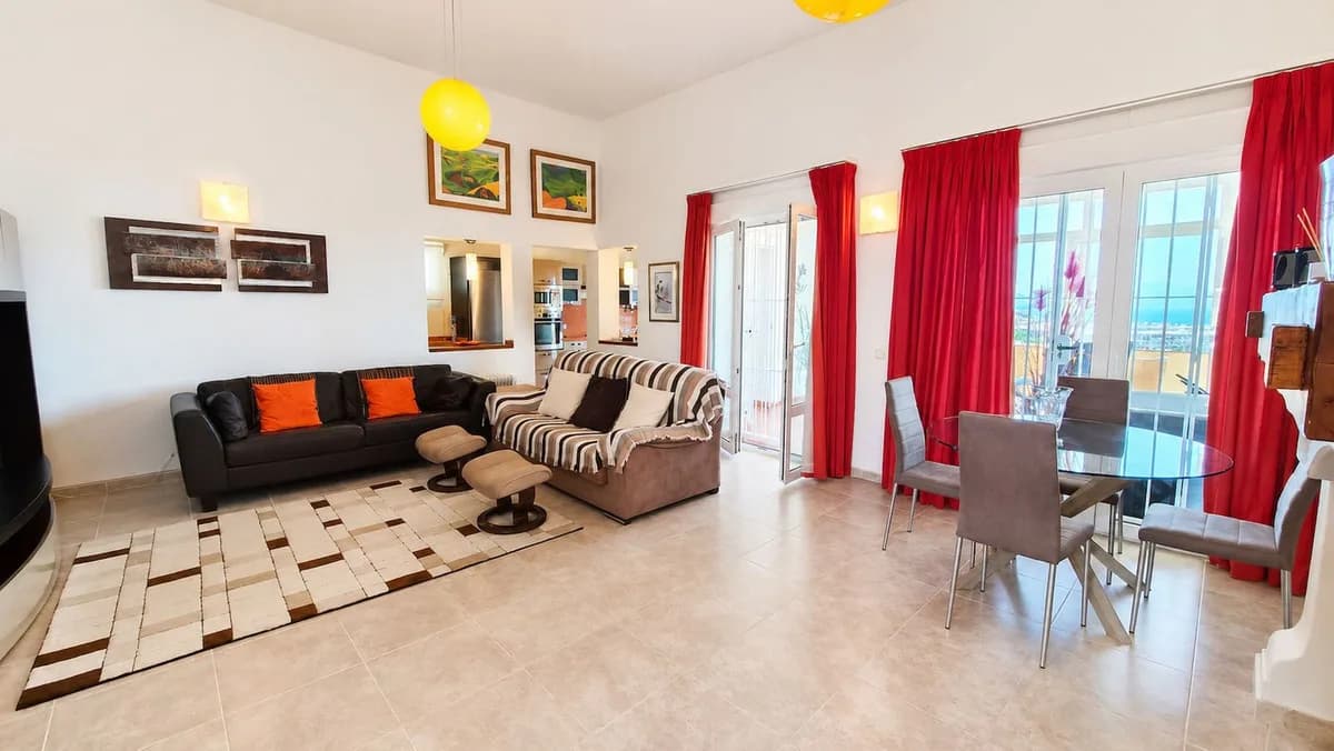 5 Bedroom Detached Villa for Sale in La Duquesa, Málaga - Image 7