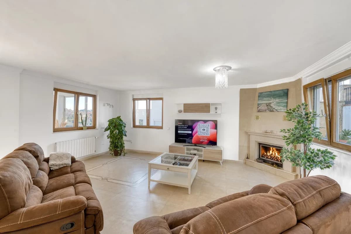 8 Bedroom Detached Villa for Sale in Elviria, Málaga - Image 4