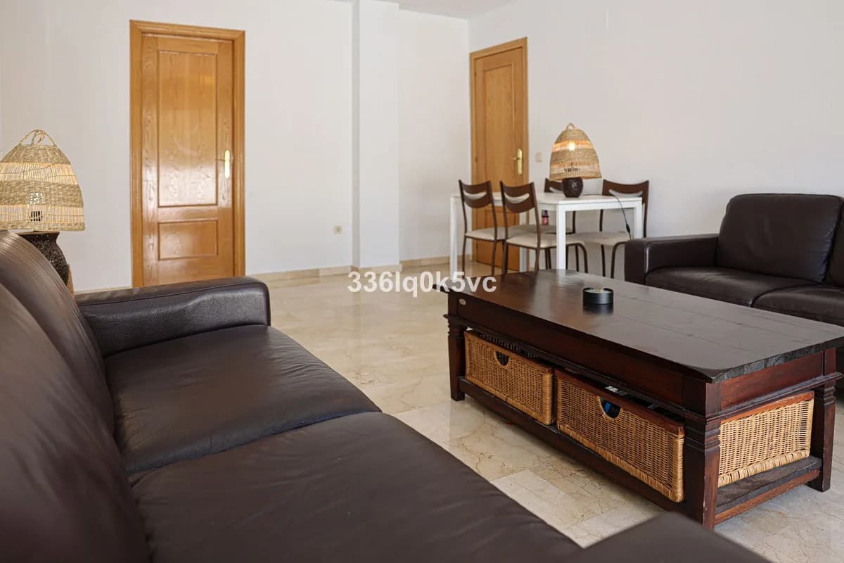 2 Bedroom Middle Floor Apartment for Sale in Benahavís, Málaga - Image 5