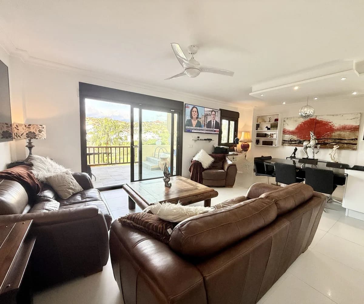 3 Bedroom Detached Villa for Sale in Riviera del Sol, Málaga - Image 6