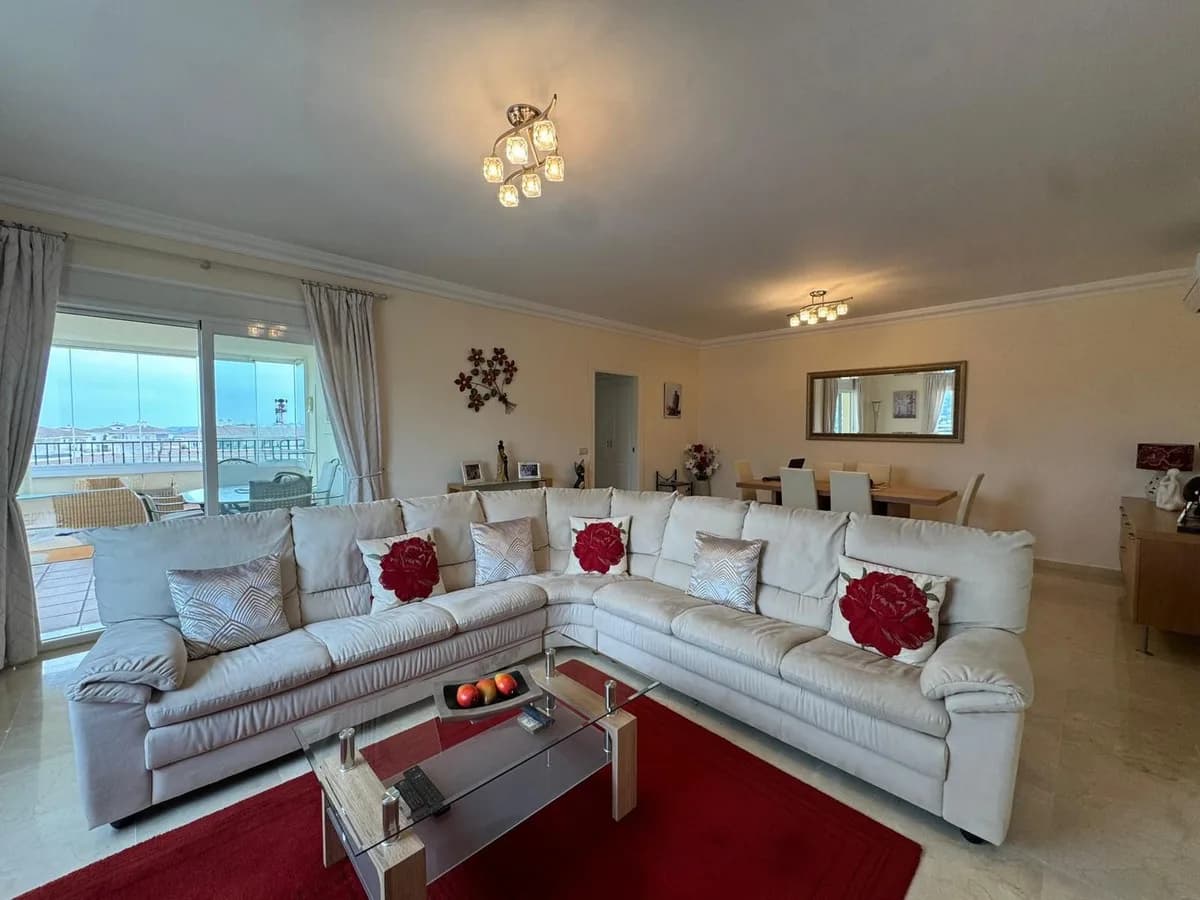 3 Bedroom Middle Floor Apartment for Sale in La Cala Hills, Málaga - Image 2