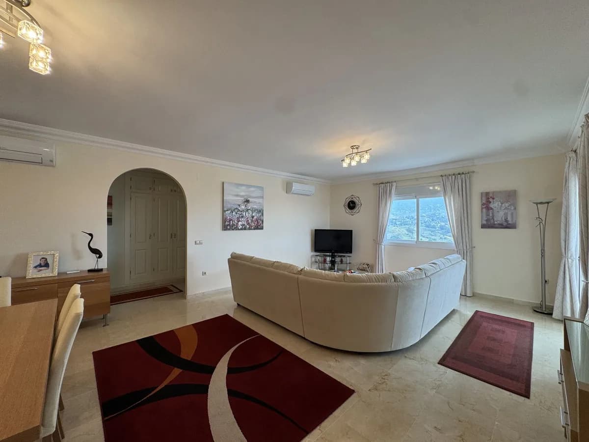 3 Bedroom Middle Floor Apartment for Sale in La Cala Hills, Málaga - Image 3