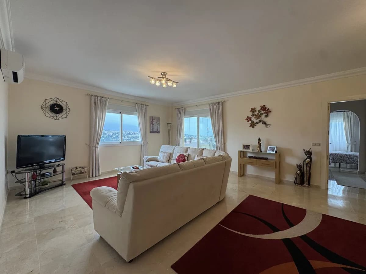3 Bedroom Middle Floor Apartment for Sale in La Cala Hills, Málaga - Image 5