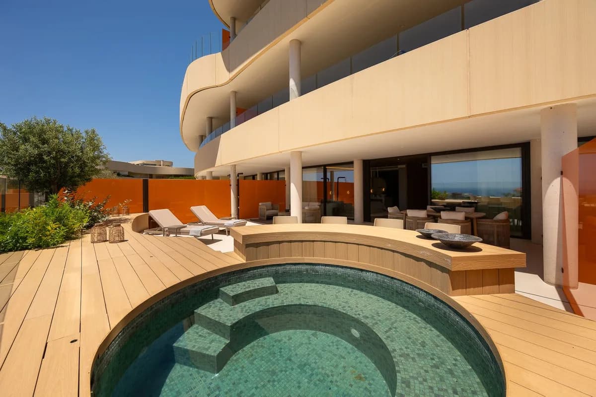 2 Bedroom Ground Floor Apartment for Sale in Fuengirola, Málaga - Image 3