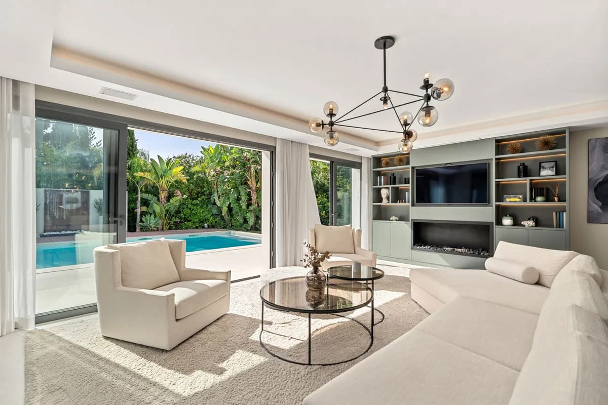 4 Bedroom Detached Villa for Sale in Las Brisas, Málaga - Image 9