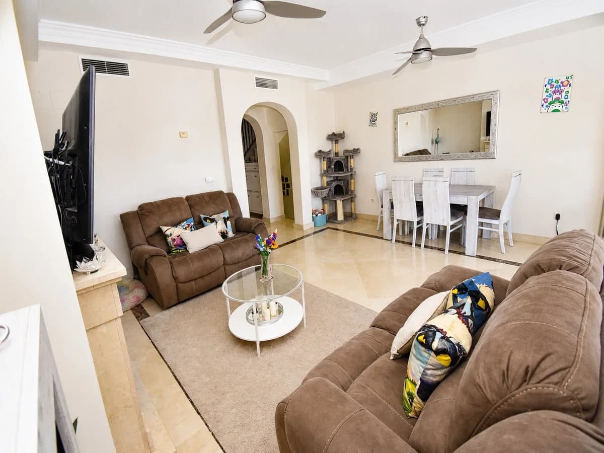 3 Bedroom Semi-Detached House for Sale in Estepona, Málaga - Image 5
