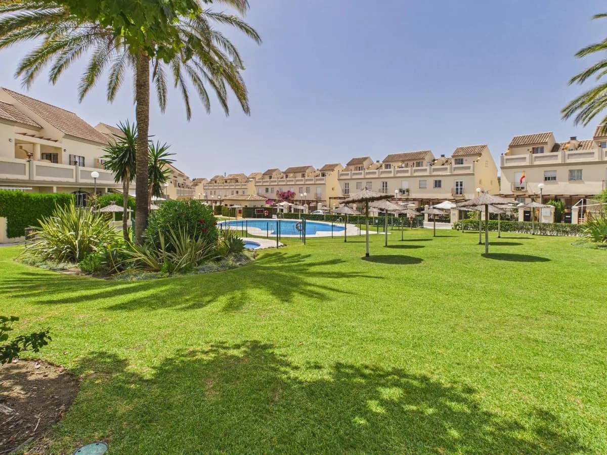4 Bedroom Townhouse for Sale in La Duquesa, Málaga