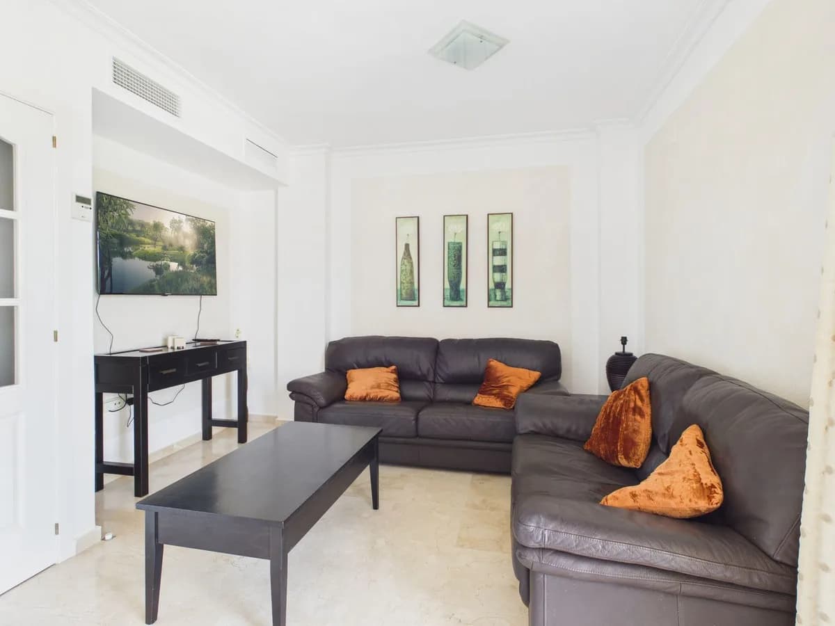 4 Bedroom Townhouse for Sale in La Duquesa, Málaga - Image 4
