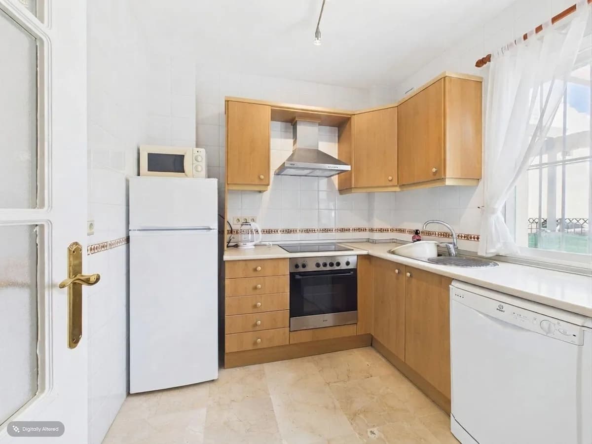 4 Bedroom Townhouse for Sale in La Duquesa, Málaga - Image 9