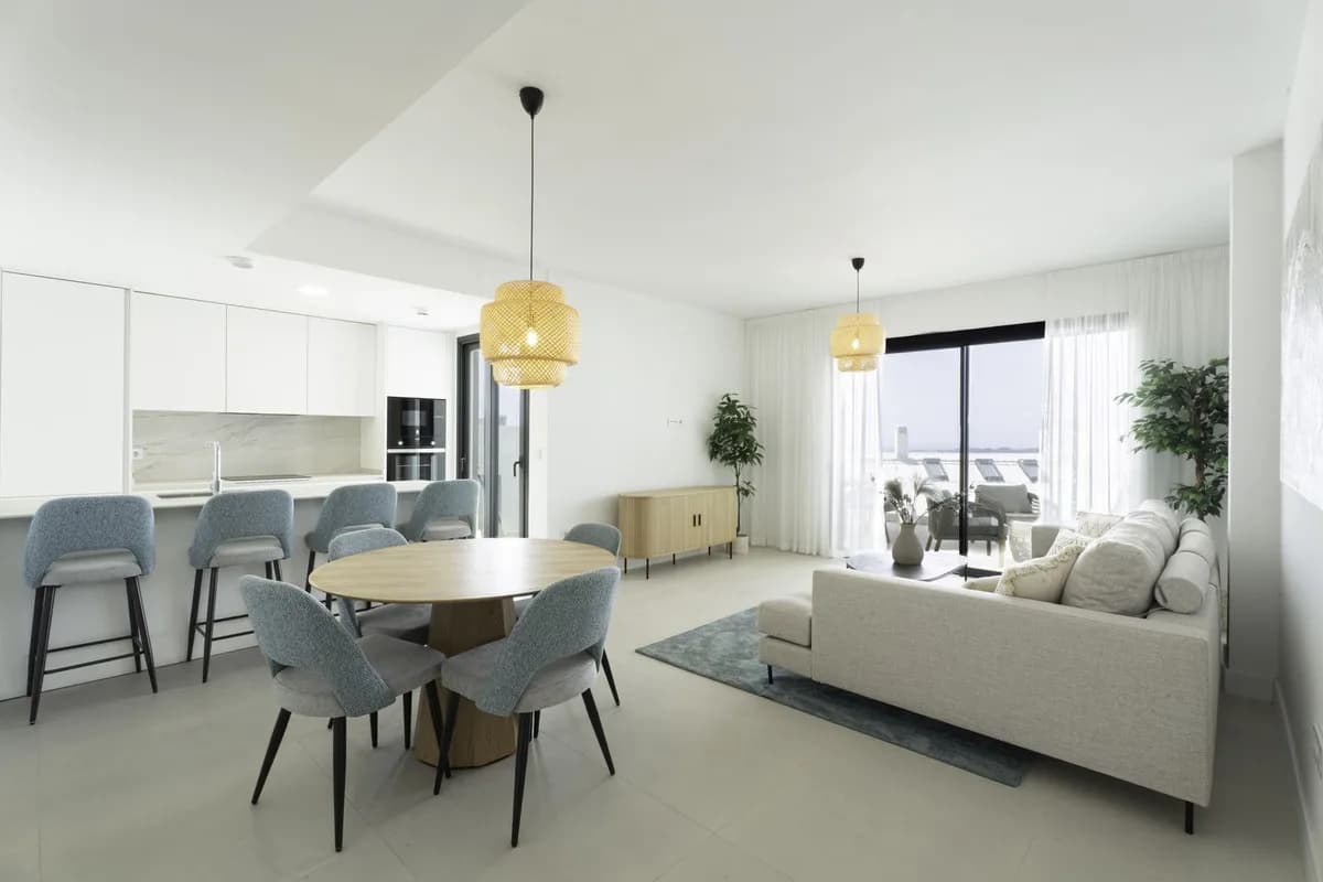 3 Bedroom Middle Floor Apartment for Sale in El Higueral, Málaga - Image 3