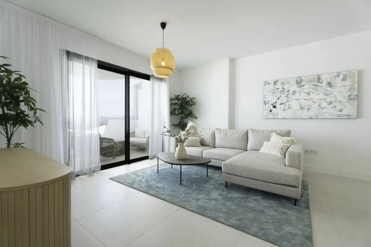 3 Bedroom Middle Floor Apartment for Sale in El Higueral, Málaga - Image 5