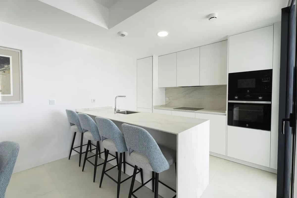 3 Bedroom Middle Floor Apartment for Sale in El Higueral, Málaga - Image 6