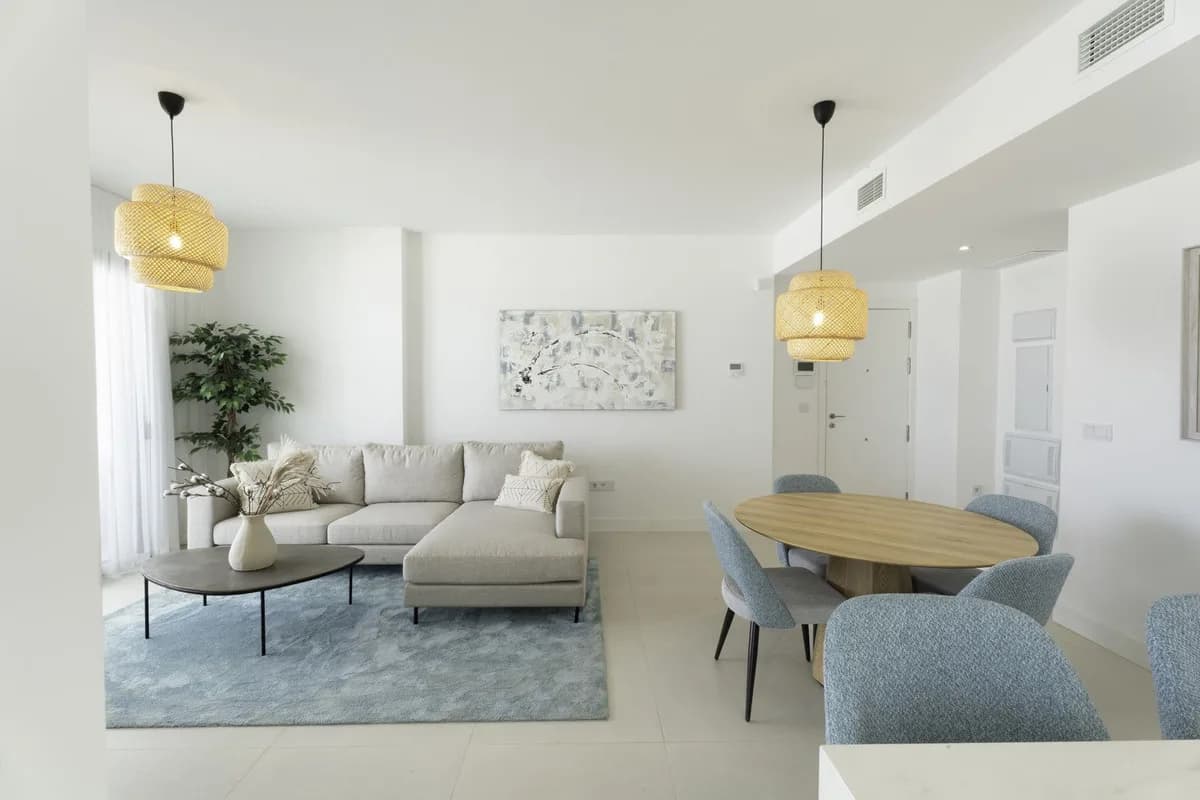3 Bedroom Middle Floor Apartment for Sale in El Higueral, Málaga - Image 7
