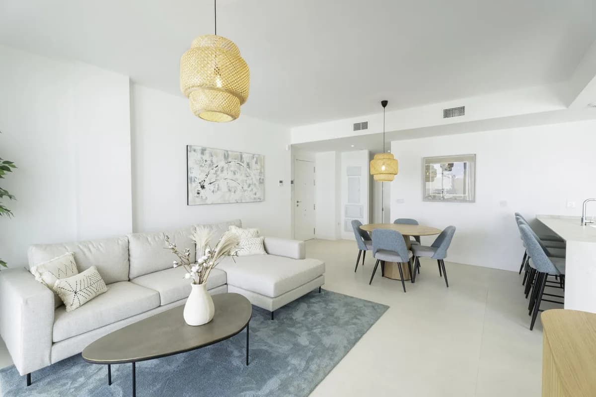 3 Bedroom Middle Floor Apartment for Sale in El Higueral, Málaga - Image 8