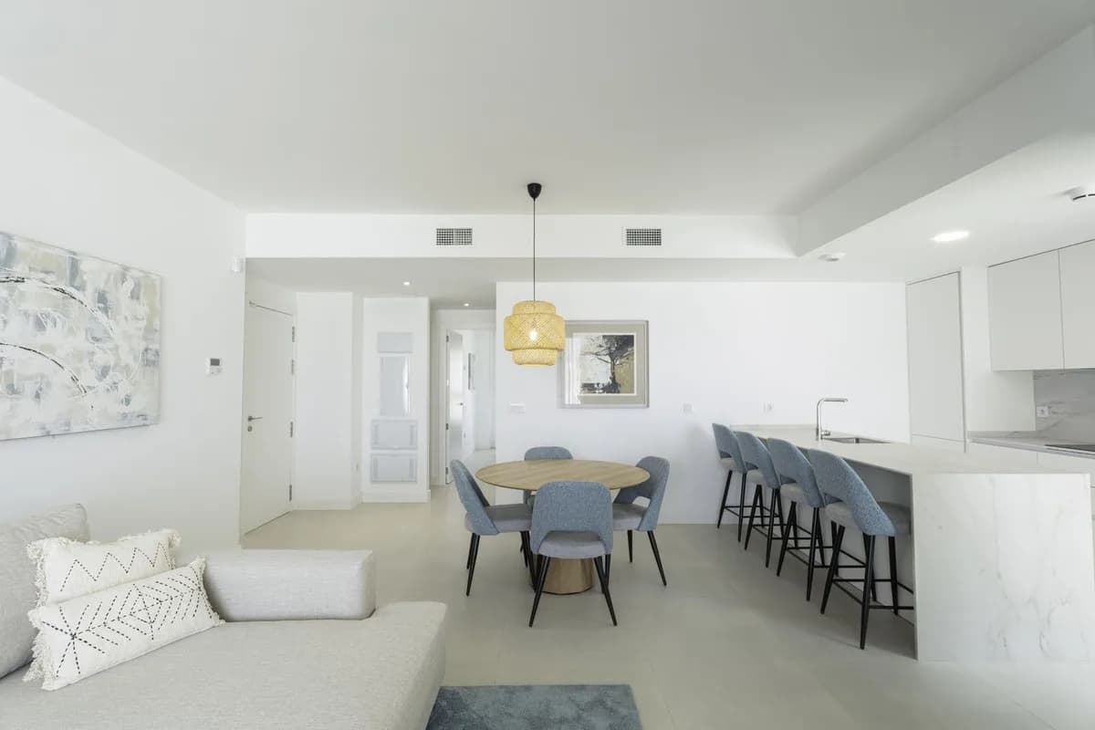 3 Bedroom Middle Floor Apartment for Sale in El Higueral, Málaga - Image 9