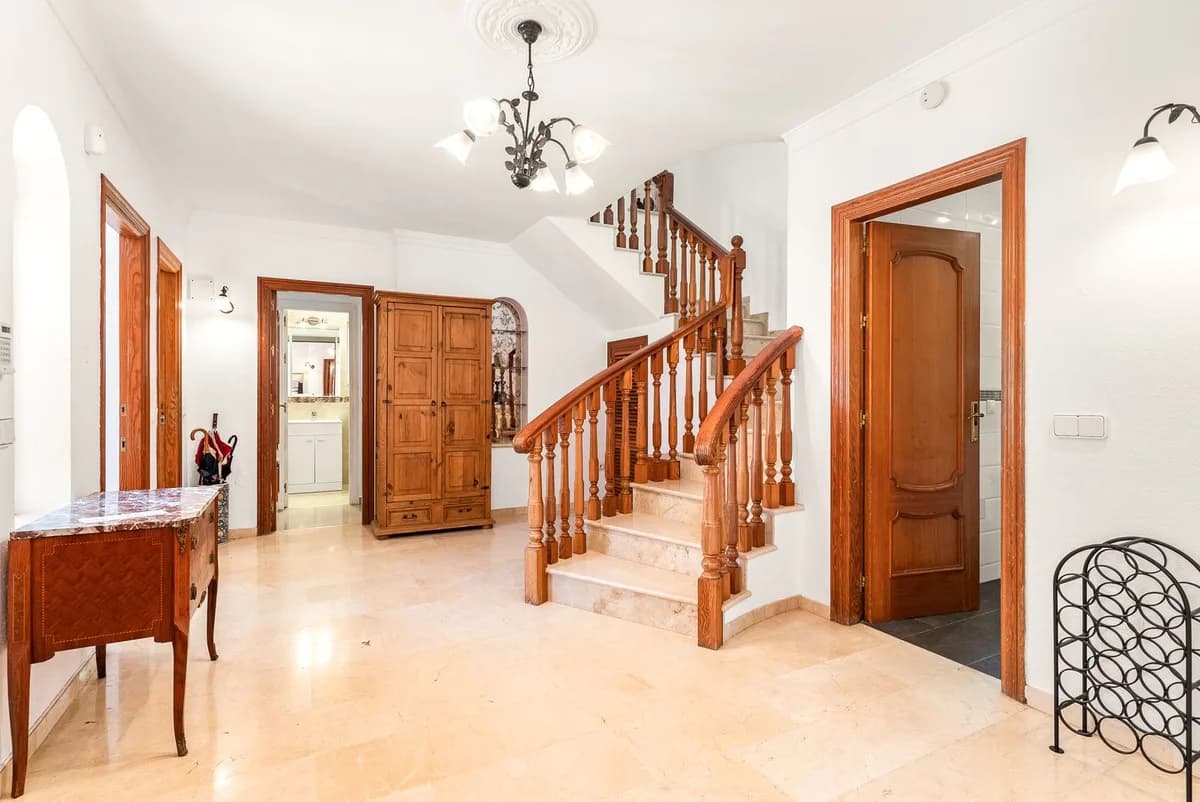 5 Bedroom Detached Villa for Sale in Calahonda, Málaga - Image 6