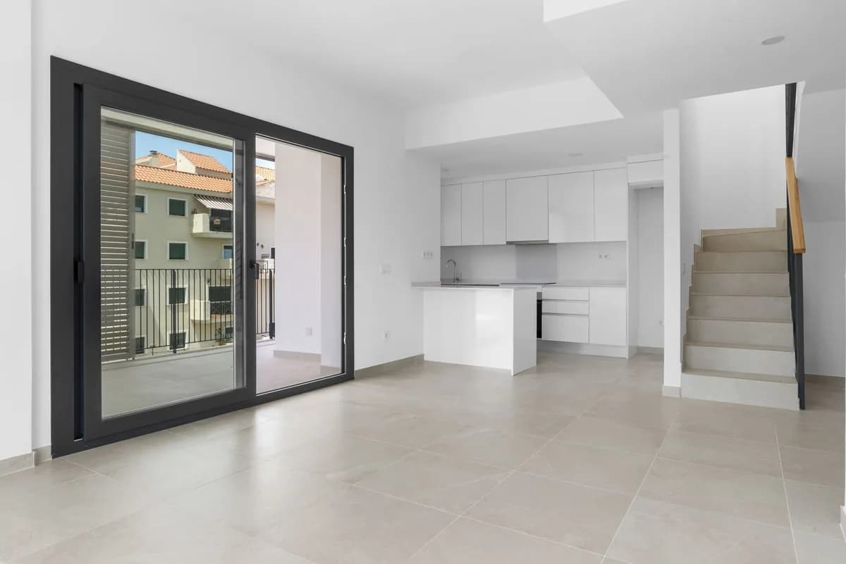 3 Bedroom Penthouse for Sale in Estepona, Málaga - Image 4