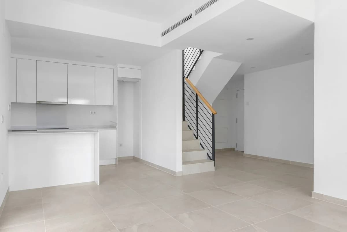 3 Bedroom Penthouse for Sale in Estepona, Málaga - Image 5