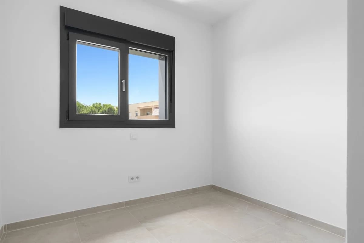 3 Bedroom Penthouse for Sale in Estepona, Málaga - Image 7