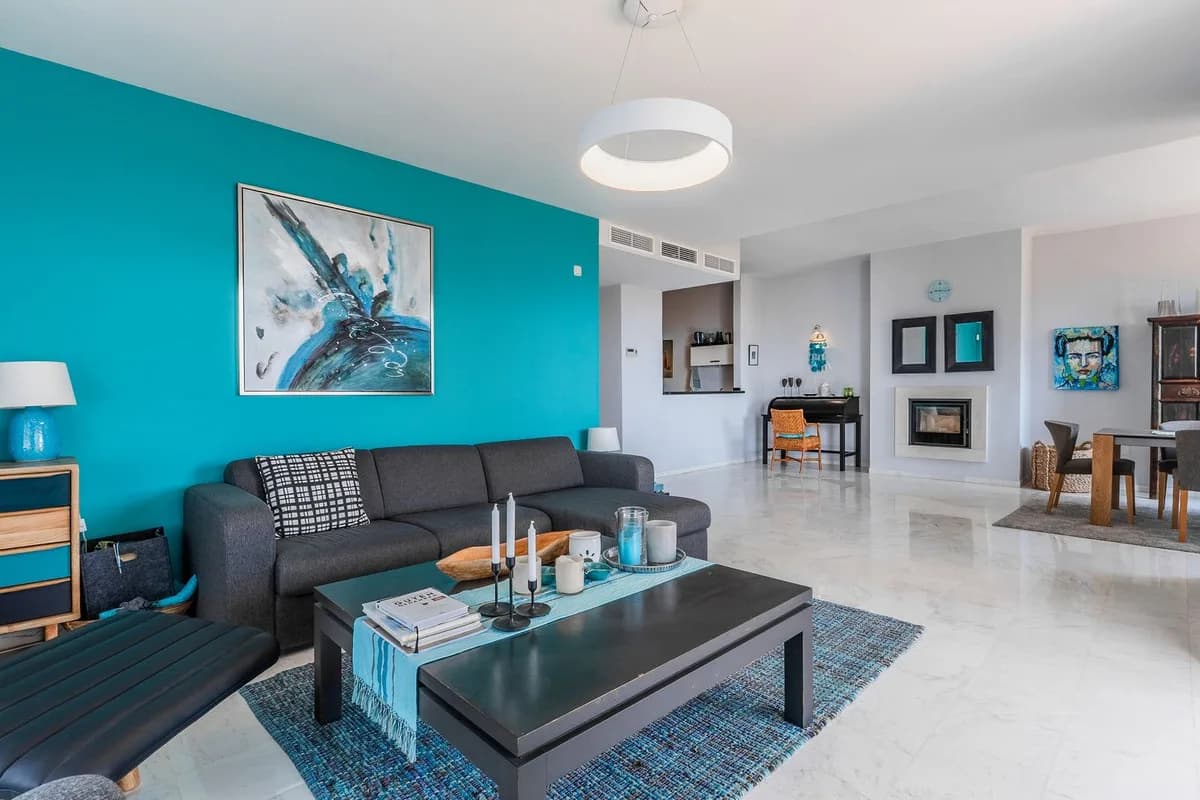 2 Bedroom Middle Floor Apartment for Sale in La Mairena, Málaga - Image 2