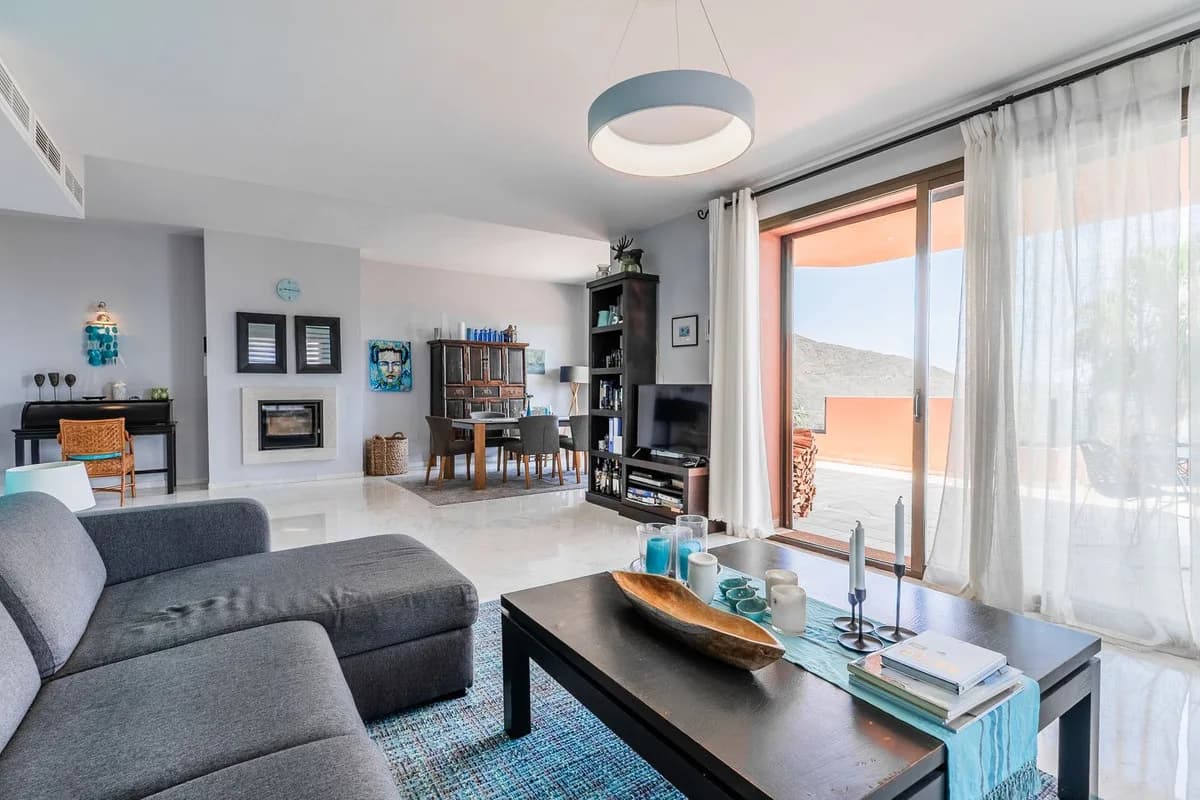 2 Bedroom Middle Floor Apartment for Sale in La Mairena, Málaga - Image 7
