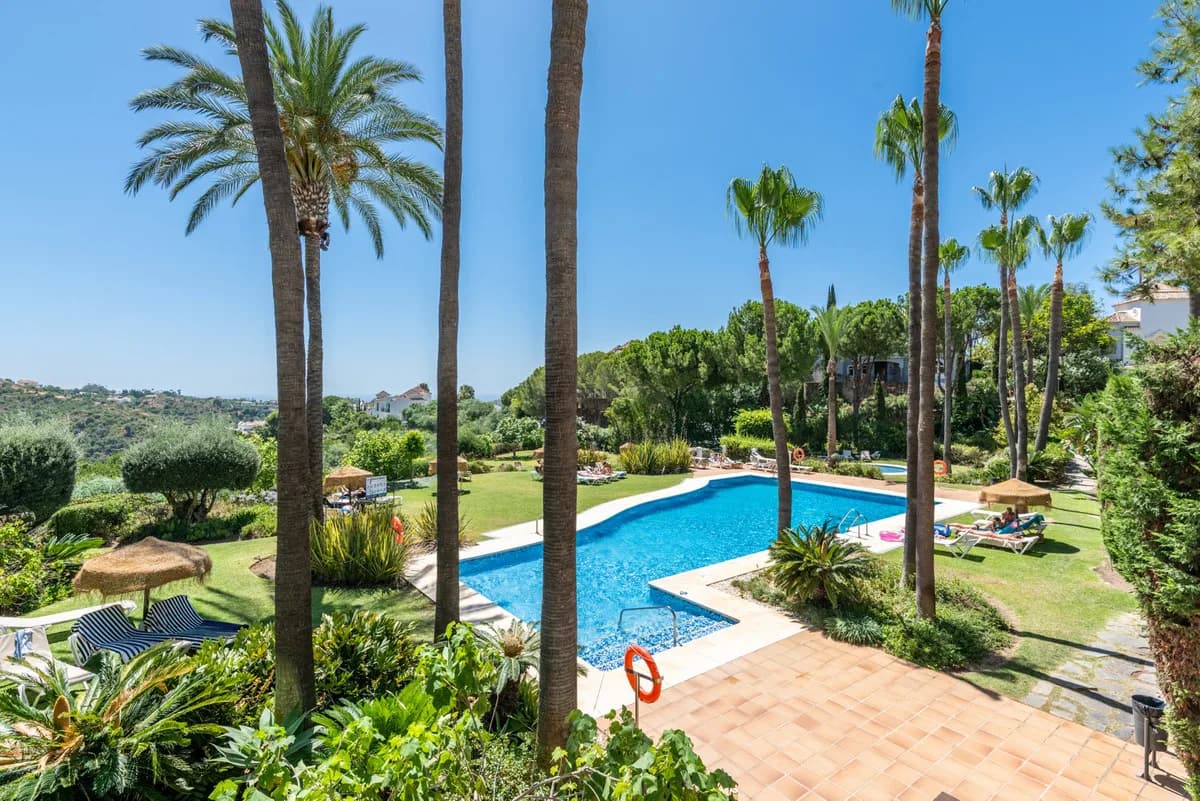 2 Bedroom Ground Floor Apartment for Sale in Benahavís, Málaga