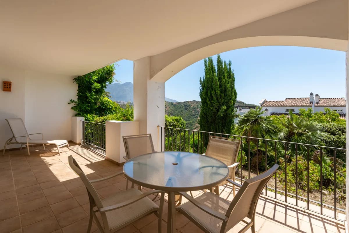 2 Bedroom Ground Floor Apartment for Sale in Benahavís, Málaga - Image 4