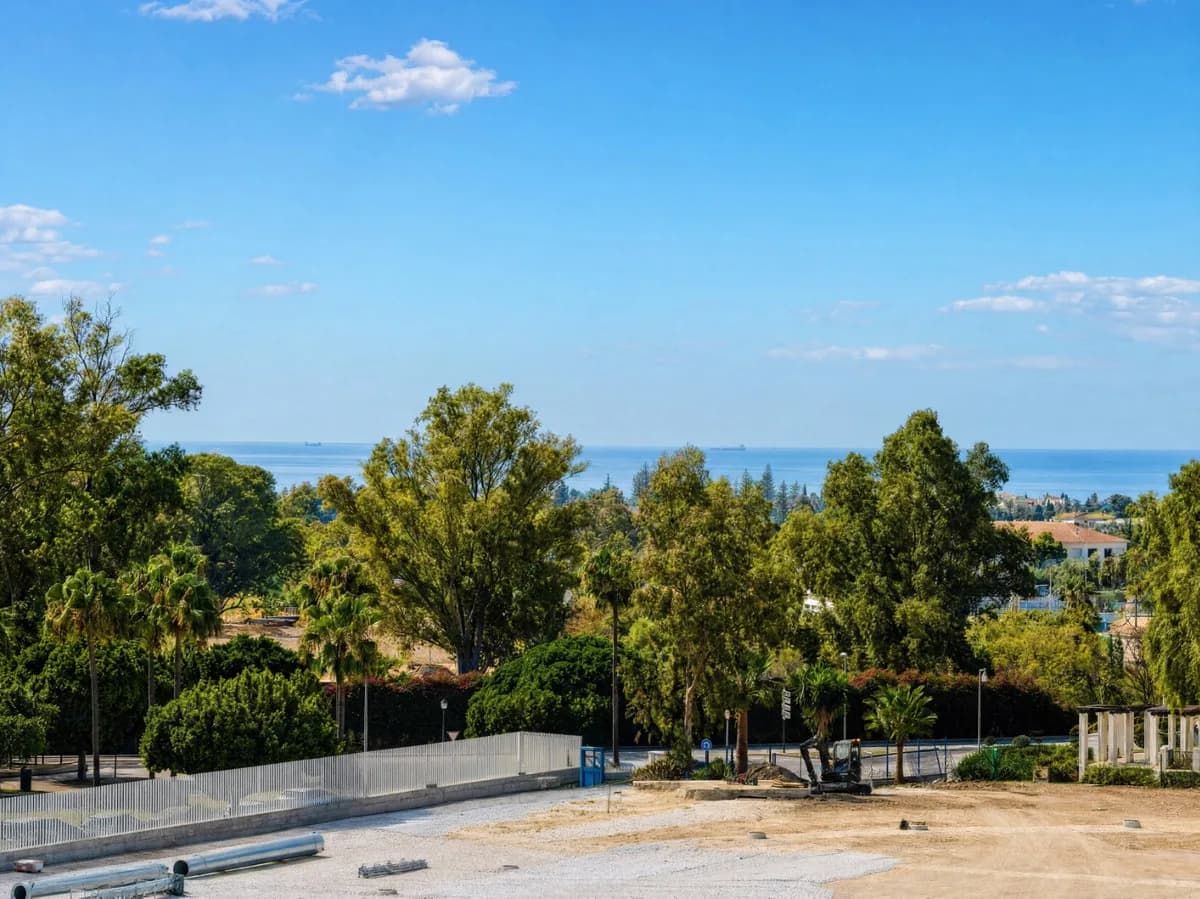 3 Bedroom Middle Floor Apartment for Sale in Nueva Andalucía, Málaga
