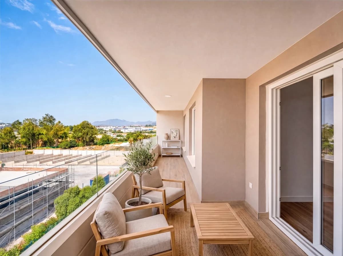 3 Bedroom Middle Floor Apartment for Sale in Nueva Andalucía, Málaga - Image 3