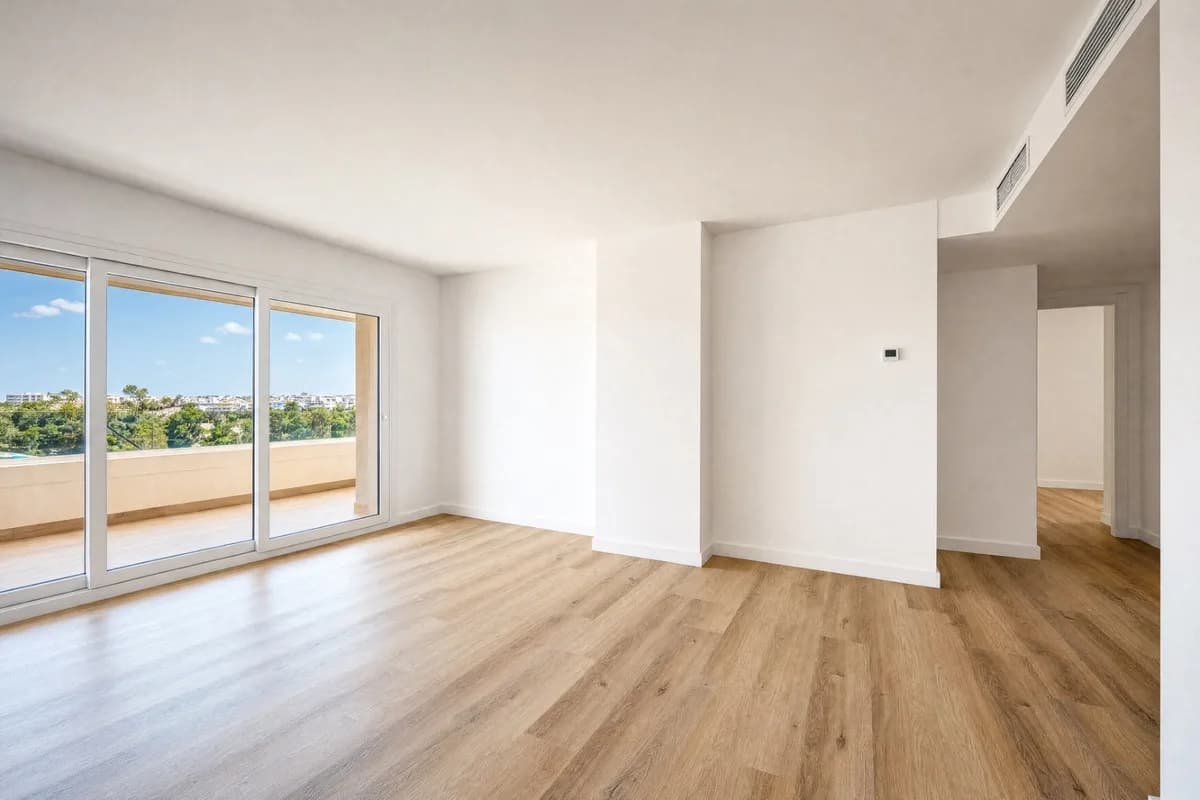 3 Bedroom Middle Floor Apartment for Sale in Nueva Andalucía, Málaga - Image 5