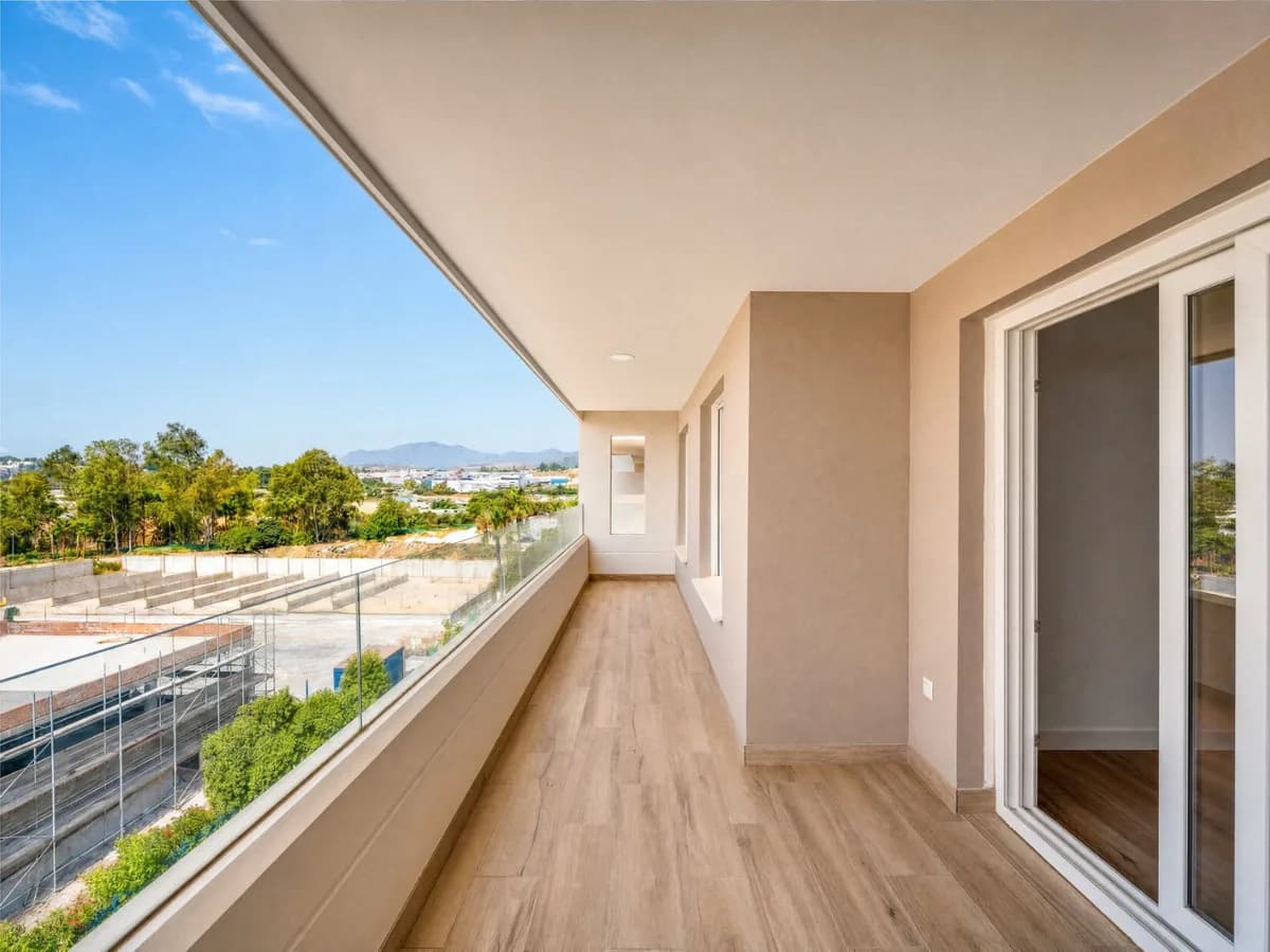 3 Bedroom Middle Floor Apartment for Sale in Nueva Andalucía, Málaga - Image 6