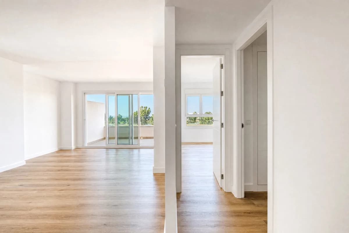 3 Bedroom Middle Floor Apartment for Sale in Nueva Andalucía, Málaga - Image 8
