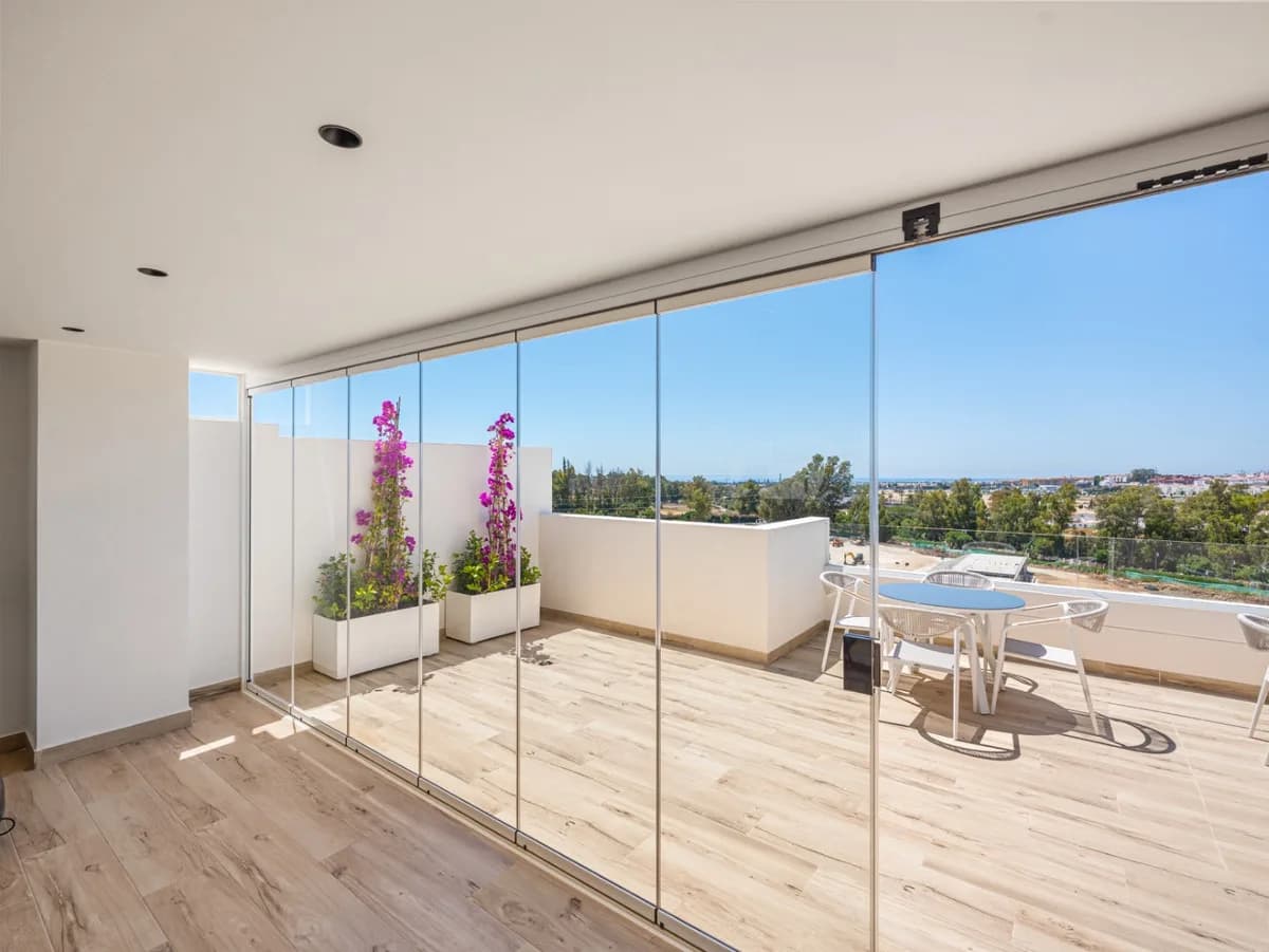 3 Bedroom Middle Floor Apartment for Sale in Nueva Andalucía, Málaga - Image 9