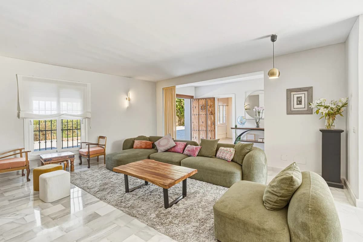 5 Bedroom Townhouse for Sale in Cancelada, Málaga - Image 8