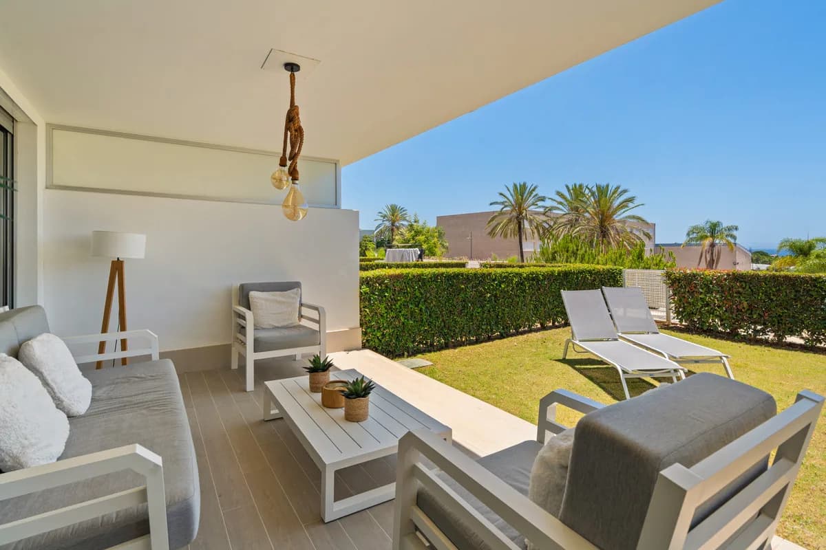 3 Bedroom Ground Floor Apartment for Sale in Cancelada, Málaga - Image 3
