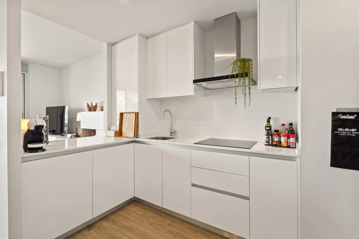 3 Bedroom Ground Floor Apartment for Sale in Cancelada, Málaga - Image 8