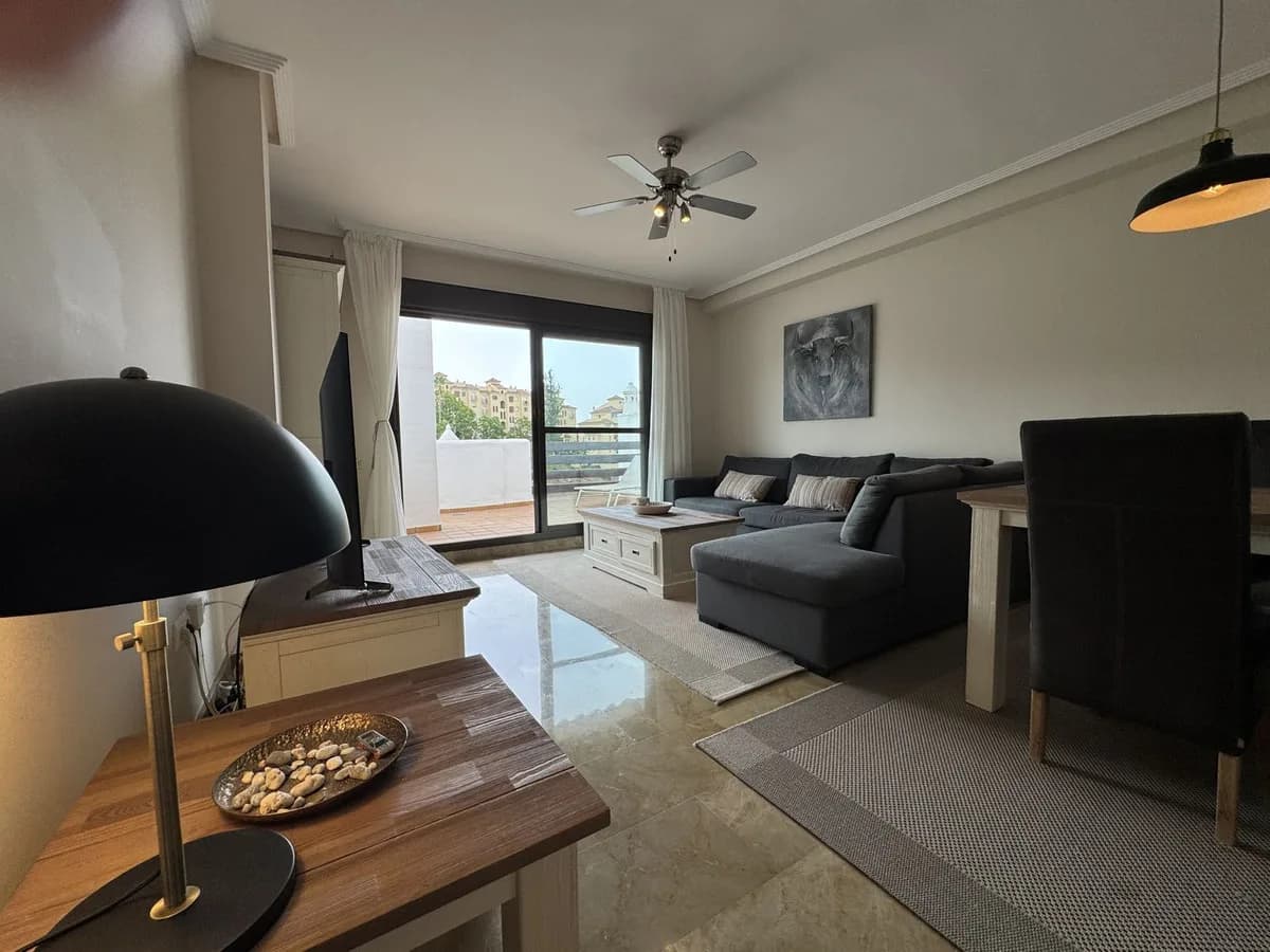 2 Bedroom Middle Floor Apartment for Sale in Estepona, Málaga