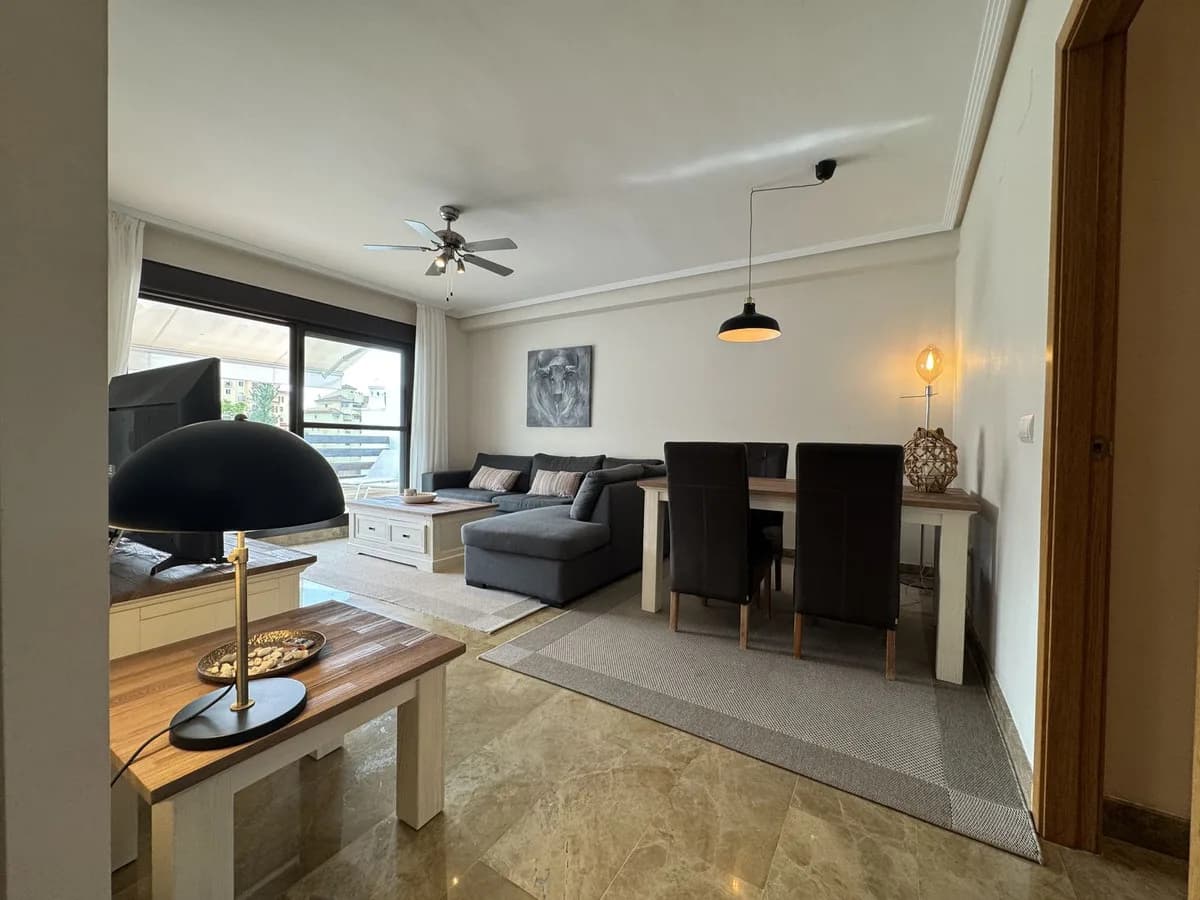 2 Bedroom Middle Floor Apartment for Sale in Estepona, Málaga - Image 2