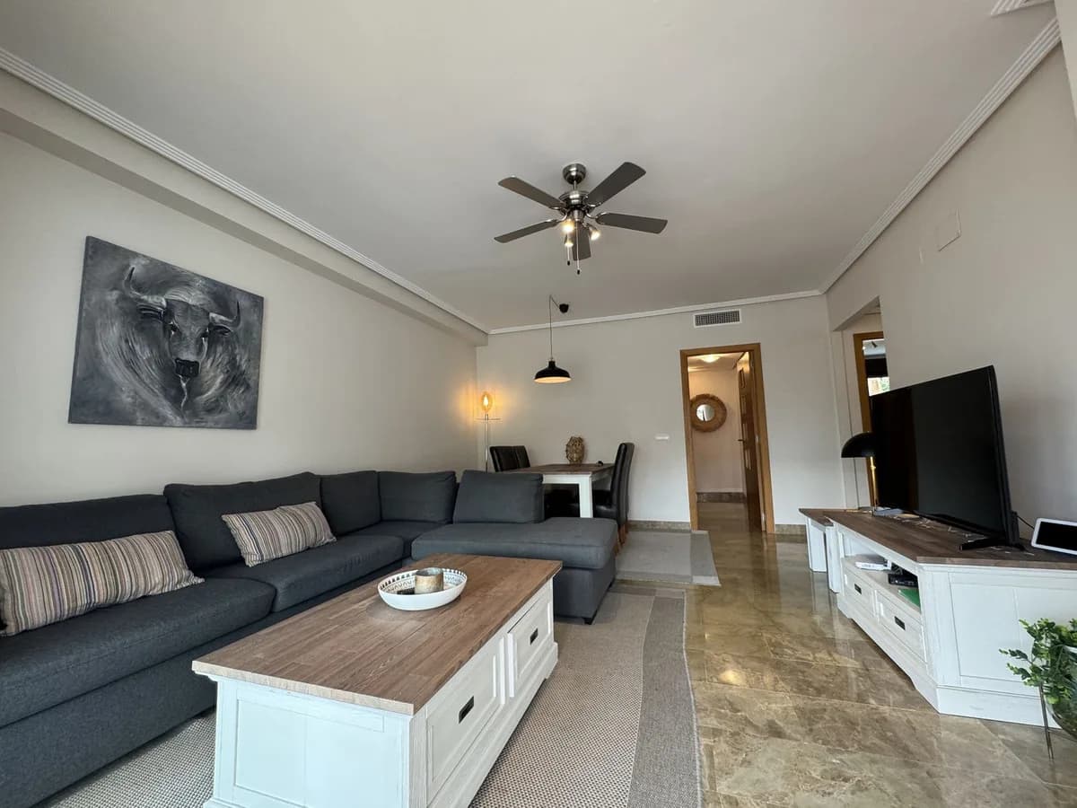 2 Bedroom Middle Floor Apartment for Sale in Estepona, Málaga - Image 3