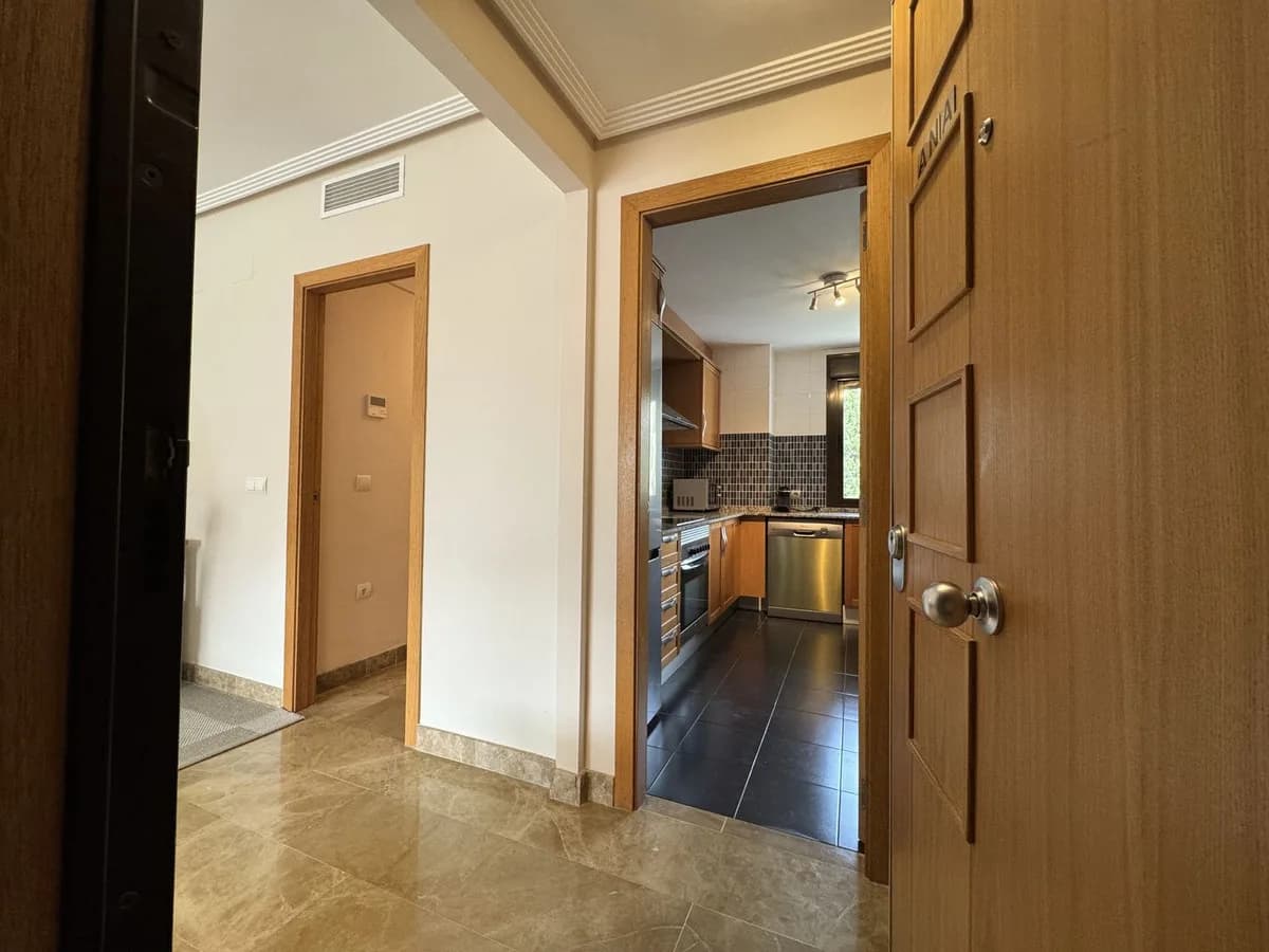 2 Bedroom Middle Floor Apartment for Sale in Estepona, Málaga - Image 5