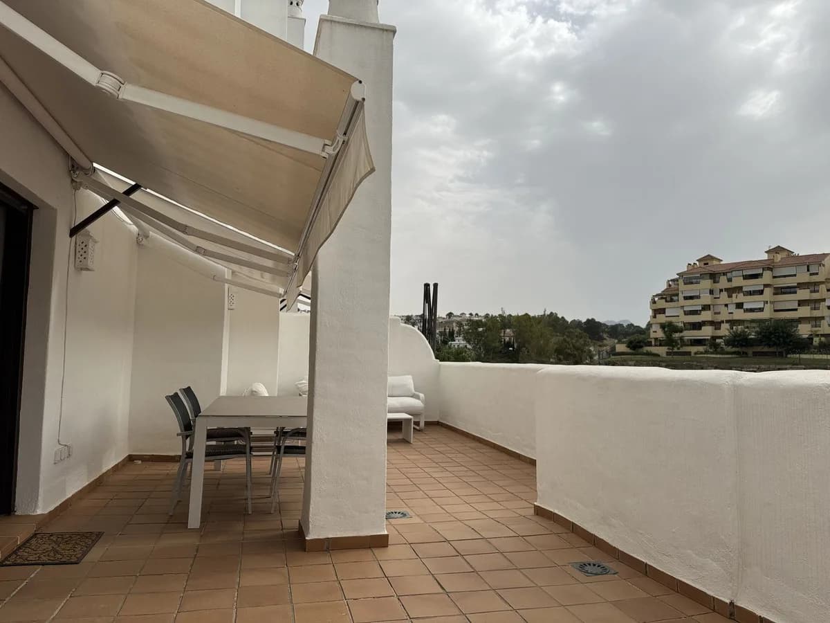 2 Bedroom Middle Floor Apartment for Sale in Estepona, Málaga - Image 7