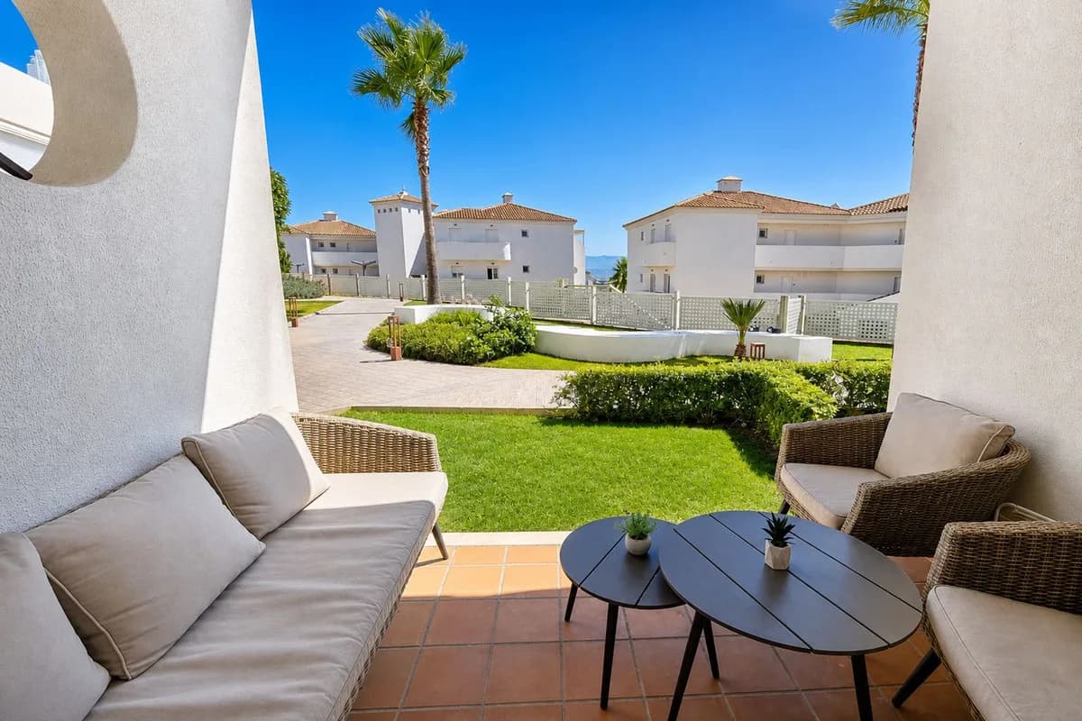3 Bedroom Ground Floor Apartment for Sale in La Duquesa, Málaga - Image 5