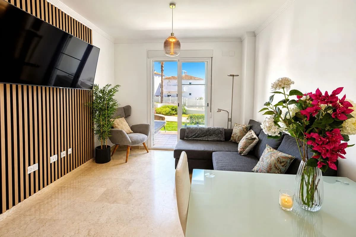 3 Bedroom Ground Floor Apartment for Sale in La Duquesa, Málaga - Image 6