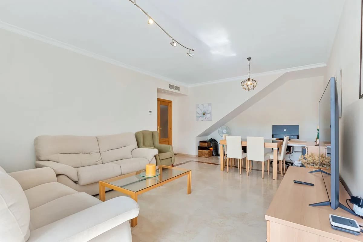 3 Bedroom Penthouse Duplex for Sale in Selwo, Málaga - Image 2