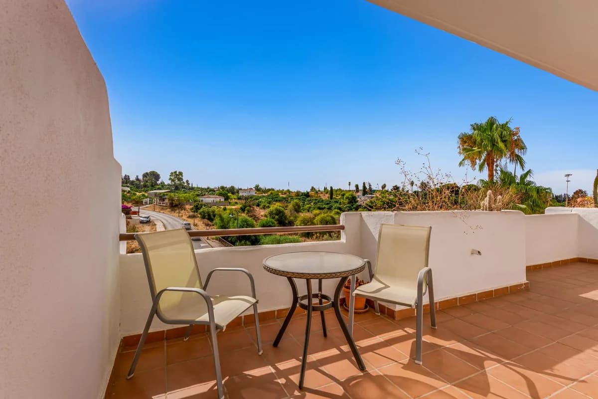 3 Bedroom Penthouse Duplex for Sale in Selwo, Málaga - Image 5