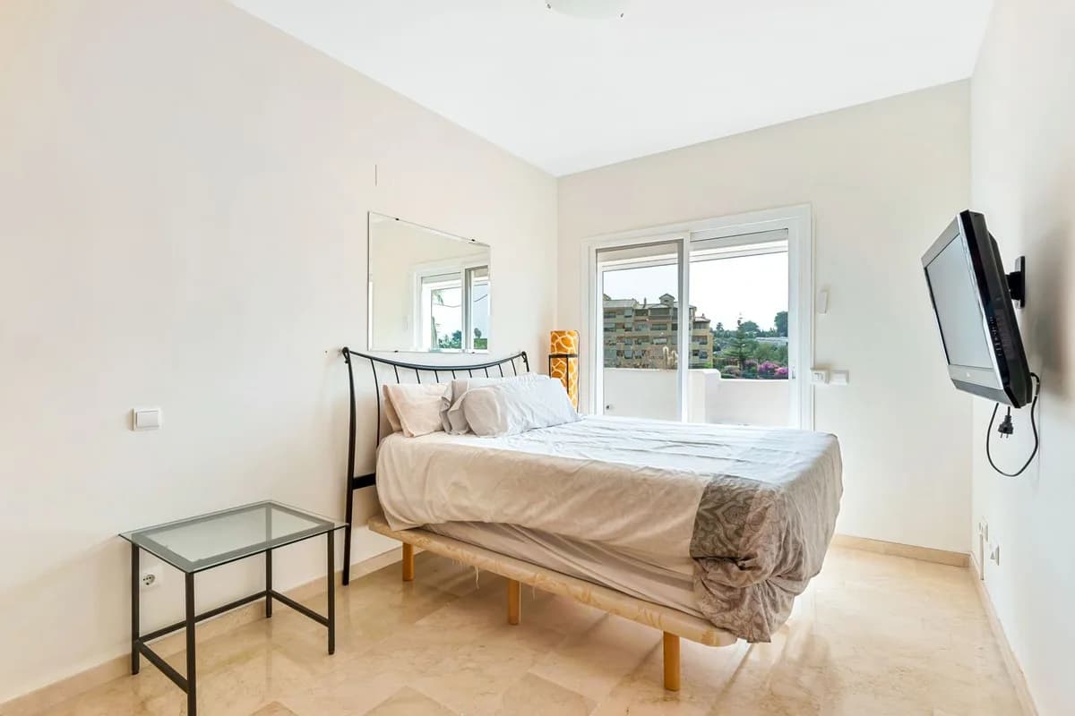 3 Bedroom Penthouse Duplex for Sale in Selwo, Málaga - Image 7