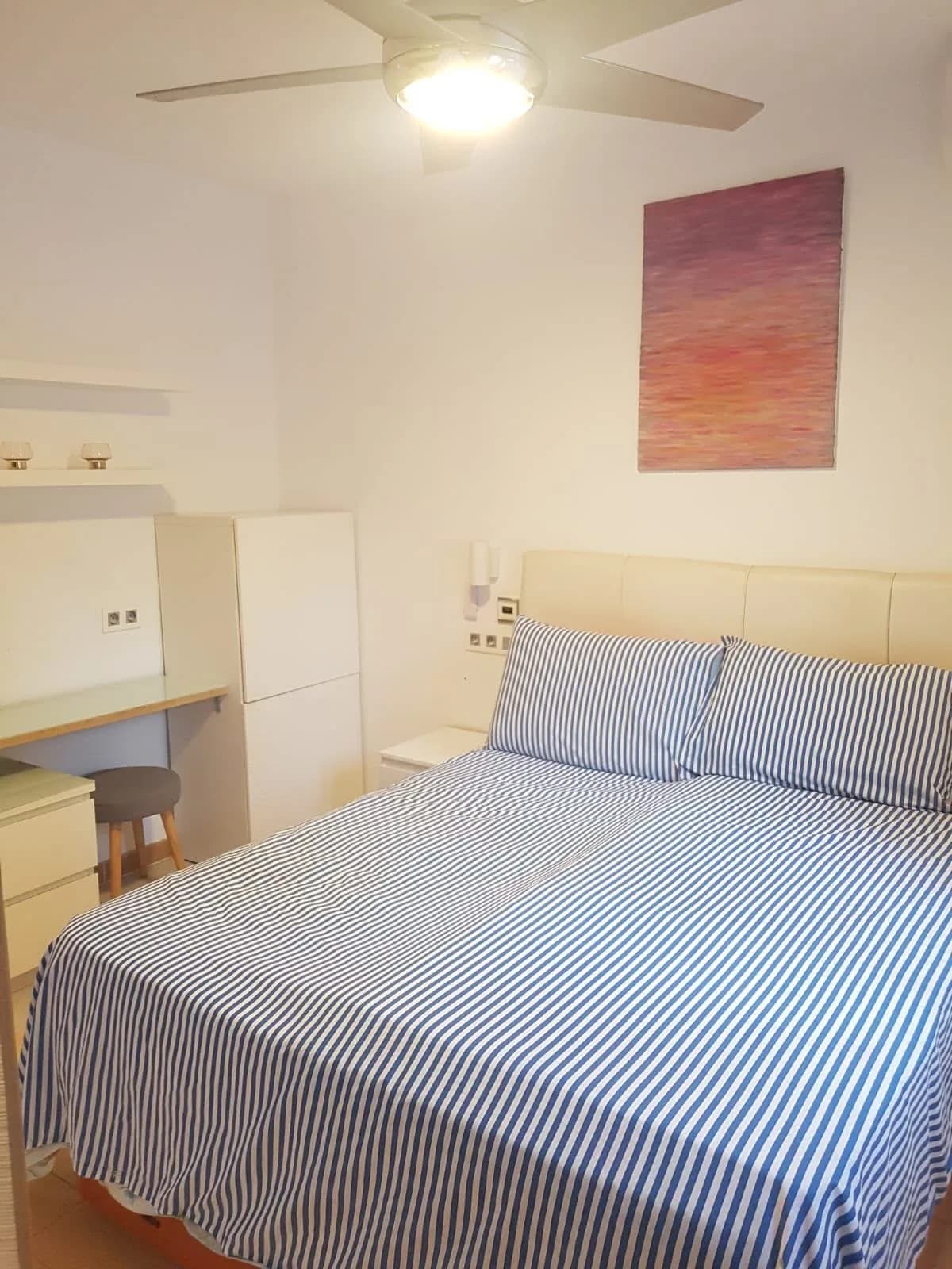 1 Bedroom Middle Floor Apartment for Sale in Torreblanca, Málaga - Image 3